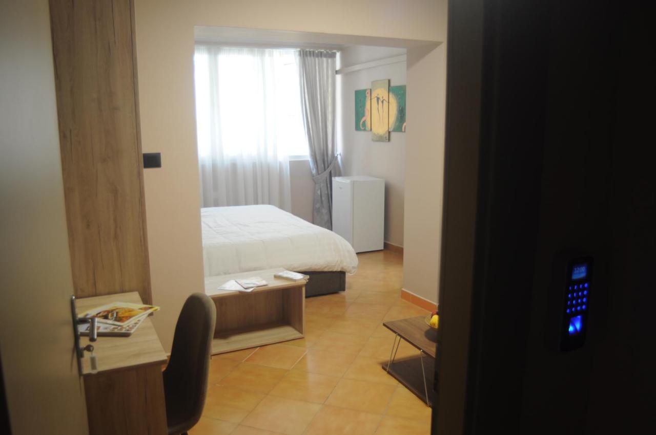 Apartament Bliri Myslym Shyri *
